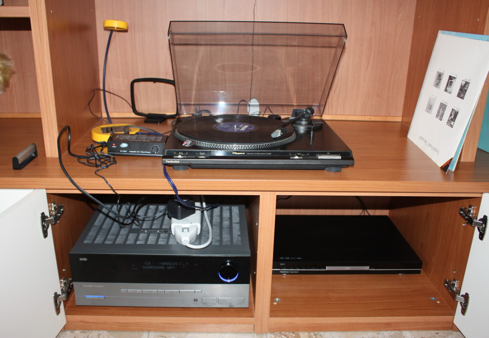 Giradischi Technics SL-BD2, sintoampli Harman/ Kardon AVR 132, pre phono TC-750LC e lettore blu-ray Harman/ Kardon